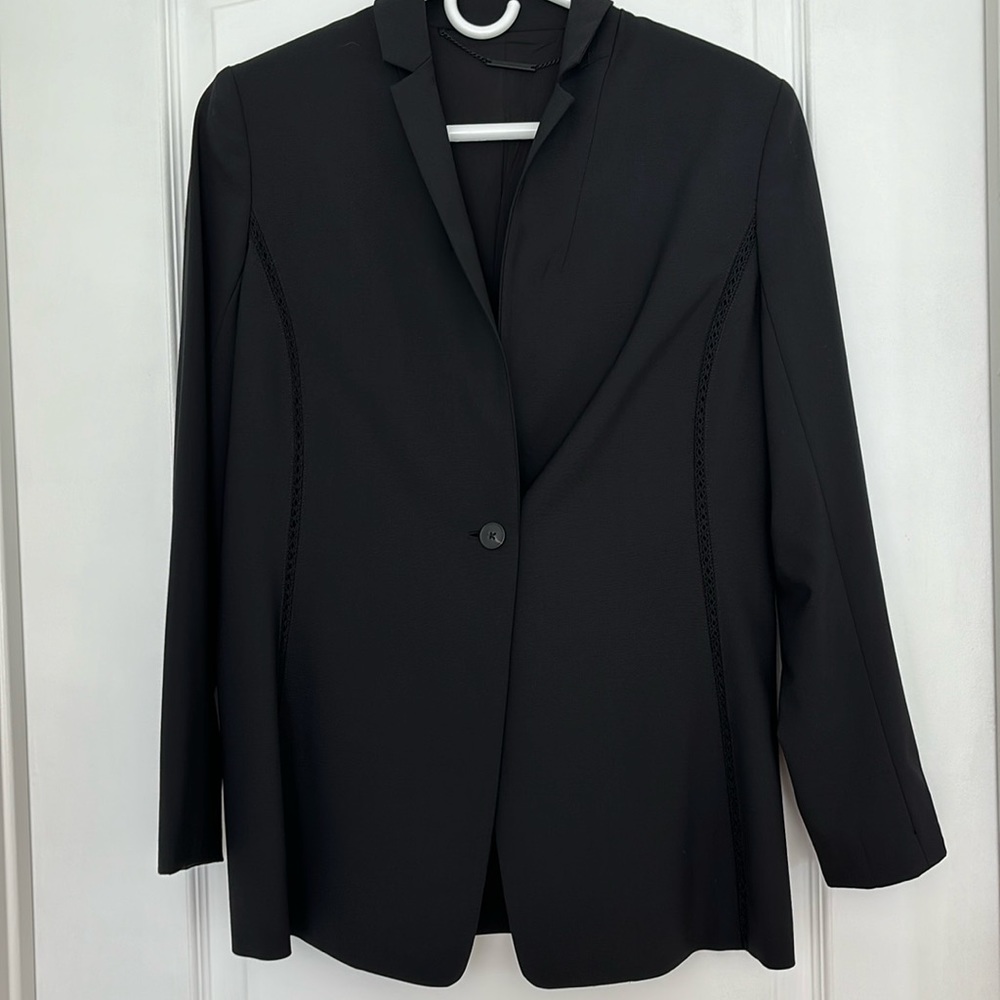 Elie Tahari Carmine blazer, size 8. NWT. Matching skirt available